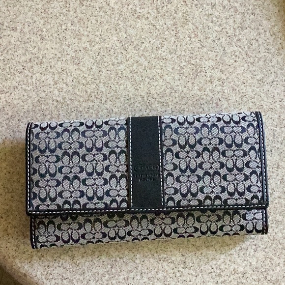Coach wallet tri fold black NWOT - Picture 1 of 3